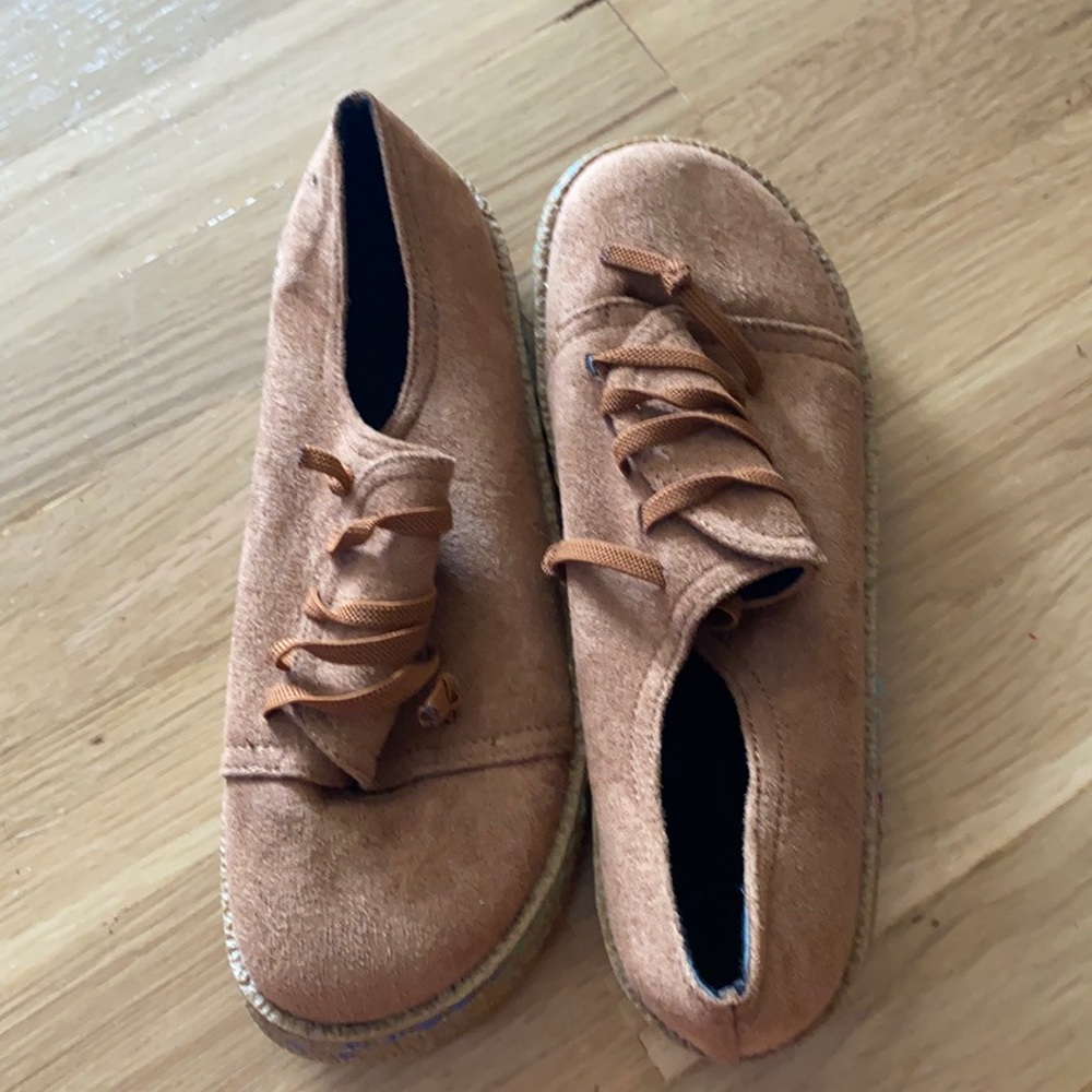 Slip on type shoes
